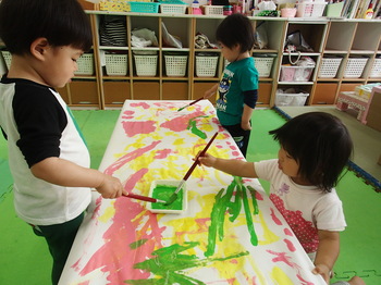 20190424 こいのぼり製作絵の具(1).JPG